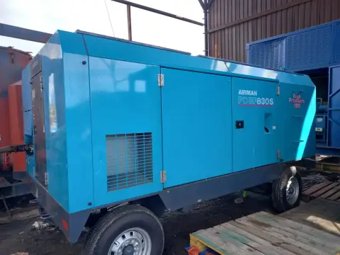 Airman Air Compressor 830 cfm, 10,3 bar — sewa dan jual alat berat Batam (2/5)