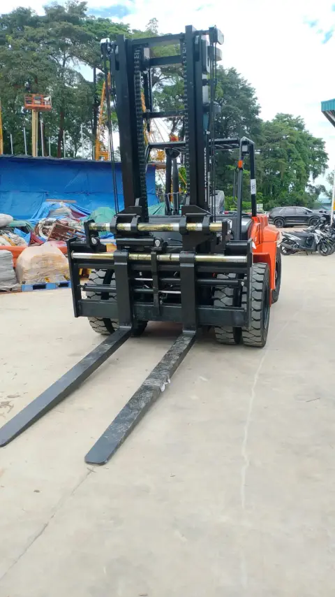 Forklift 10 Ton Diesel — sewa dan jual alat berat Batam (2/6)