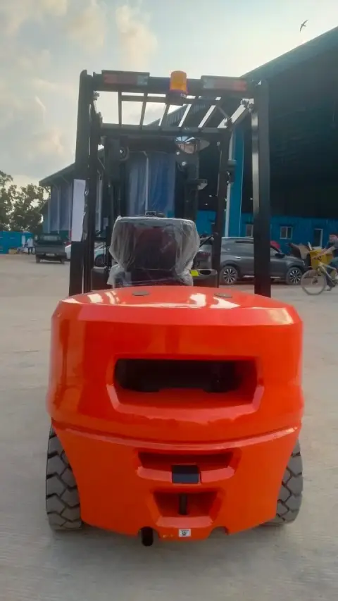 Forklift 3 Ton Diesel — sewa dan jual alat berat Batam (2/6)