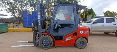 Forklift 3 Ton Diesel — sewa dan jual alat berat Batam (4/6)