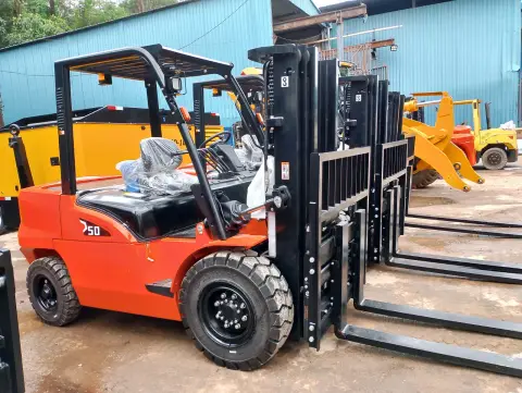 Forklift 5 Ton Diesel — sewa dan jual alat berat Batam (3/6)