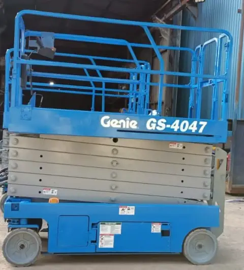Genie GS4047 Scissor Lift 13.7 m, 350 kg — heavy equipment rental and sales in Batam (2/3)