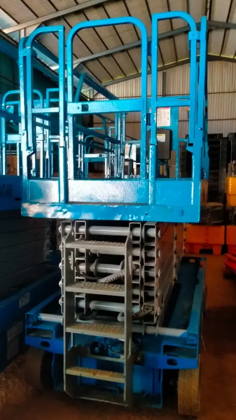 Genie GS4047 Scissor Lift 13.7 m, 350 kg — heavy equipment rental and sales in Batam (3/3)