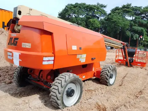 JLG 660SJ Boom Lift Telescopic 22.02 m, 340 kg — heavy equipment rental and sales in Batam (4/5)