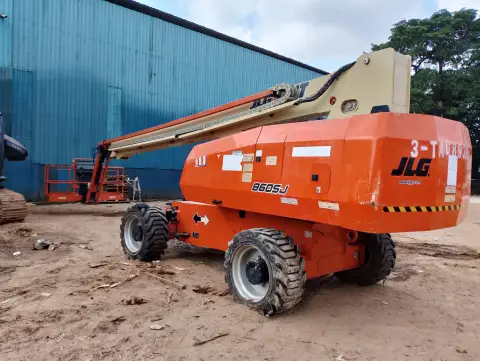 JLG 860SJ Boom Lift Telescopic 28.21 m, 340 kg — heavy equipment rental and sales in Batam (2/5)