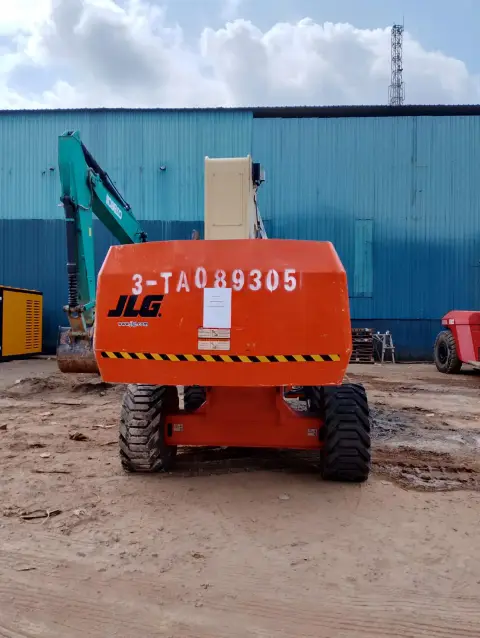 JLG 860SJ Boom Lift Telescopic 28.21 m, 340 kg — heavy equipment rental and sales in Batam (3/5)