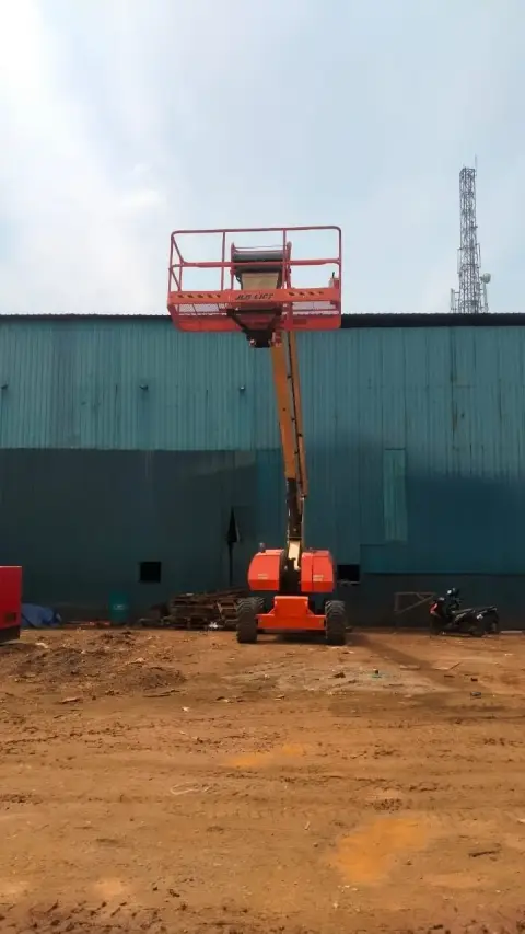 JLG 860SJ Boom Lift Telescopic 28.21 m, 340 kg — heavy equipment rental and sales in Batam (5/5)