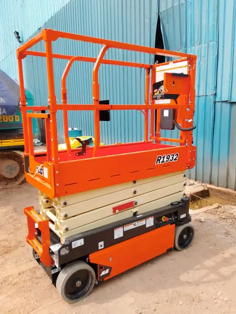 JLG R1932 Scissor Lift 7.8 m, 230 kg — heavy equipment rental and sales in Batam (2/4)
