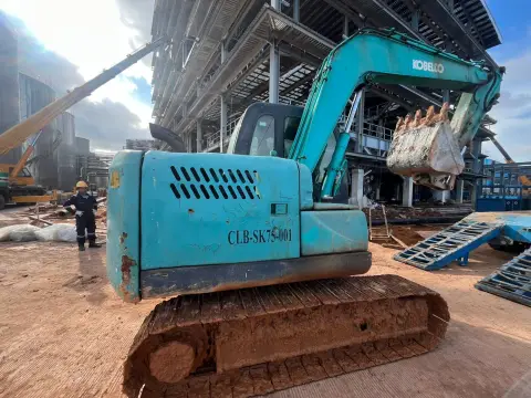 KOBELCO SK75-8 Excavator 7 Ton — heavy equipment rental and sales in Batam (2/4)