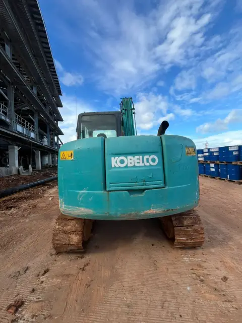 KOBELCO SK75-8 Excavator 7 Ton — heavy equipment rental and sales in Batam (3/4)