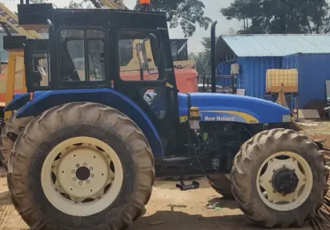 New Holland TD90 Tractor 4WD 89 HP — heavy equipment rental and sales in Batam (3/3)