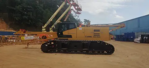 XCMG XCG100A Crawler Crane 100 Ton — heavy equipment rental and sales in Batam (3/5)