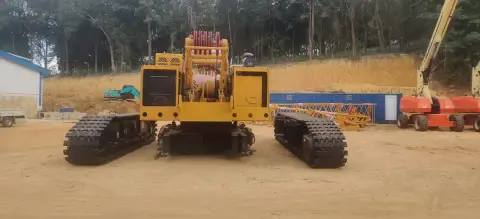 XCMG XCG100A Crawler Crane 100 Ton — heavy equipment rental and sales in Batam (5/5)